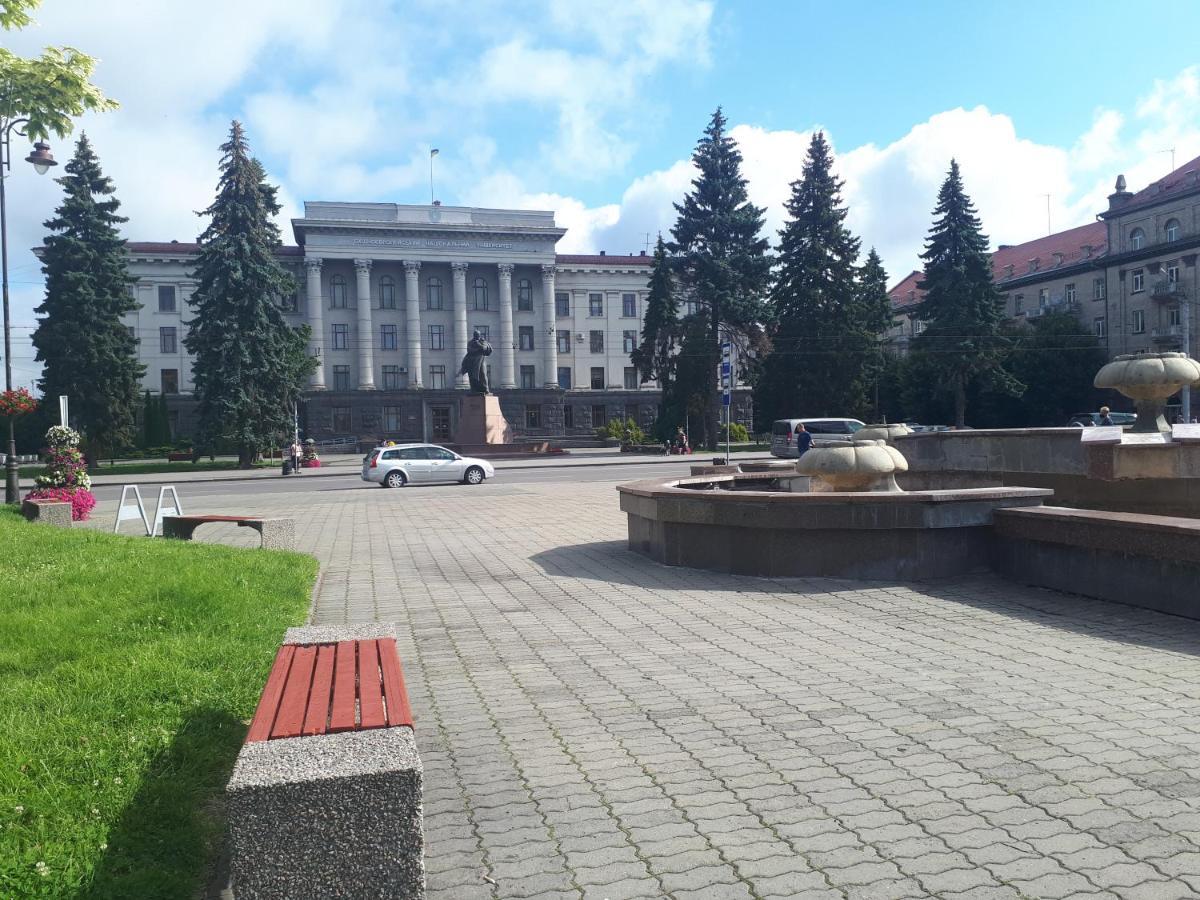 Двокімнатні Апартаменти У Центрі Lutsk Exterior photo